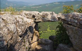 В горах Крыма найден странный средневековый акрополь