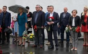 В Южно-Сахалинске почтили память Игоря Фархутдинова и его коллег