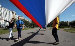 Московский экстремал спрыгнул с высотки в честь Дня флага (ВИДЕО)