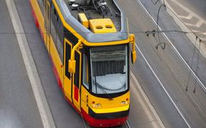 В Польше украинца посадили на цепь и заставили 9 часов отмывать трамвай