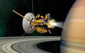 "Кассини" сфотографировал таинственный объект в кольцах Сатурна и разбился