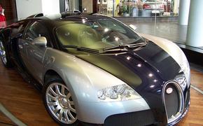 ГИБДД заинтересовалось видео с лихачом на суперкаре Bugatti в центре Москвы