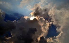 Жители Уфы сфотографировали странное явление в небе над городом