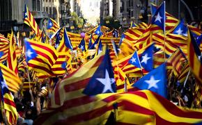 Каталонцы "оккупируют" школы, защищая избирательные участки