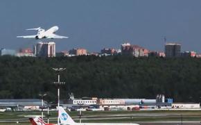 В московских аэропортах массово отменяются и задерживаются рейсы