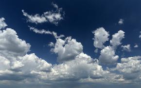Появившееся в небе над Японией облако в виде змеи сняли на видео