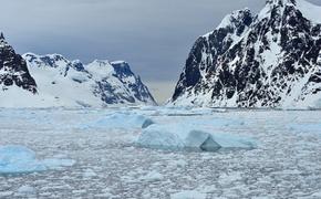 В Антарктиде образовалась странная гигантская дыра