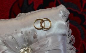 В Госдуме предложили приравнять венчание к официальному браку