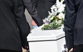 На похоронах Дмитрия Марьянова был замечен венок с непонятной надписью