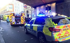 В британском Нанитоне  вооружённый мужчина захватил заложников в магазине