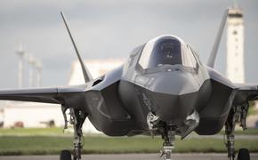 США перебросят 12 истребителей F-35A и 300 военных на авиабазу в Японии