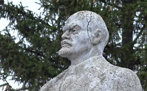 В Красноуфимске разрушается памятник Ленину