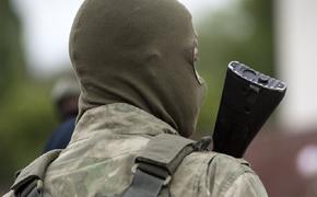Центр Луганска оцепили вооруженные люди, сообщают СМИ