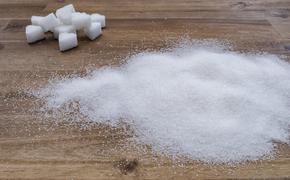 Цена на сахар в России за год упала в два раза