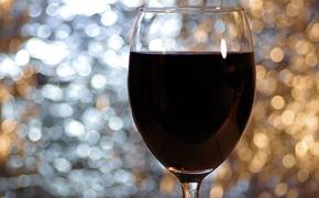 В Крыму заложили 5000 бутылок вина, которые откроют в праздничный 2024 год