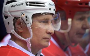 Путин принял участие в матче Ночной хоккейной лиги на Красной площади