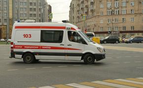 На западе Москвы автобус с детьми врезался в мачту освещения