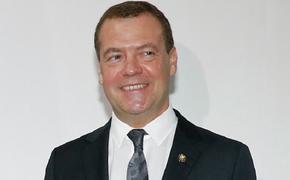 Медведев поздравил с праздником работников российской печати