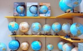 Украина потребовала  изъять из магазина в Париже глобусы с российским Крымом
