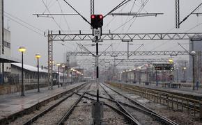 Поезд насмерть сбил в Москве мужчину и женщину
