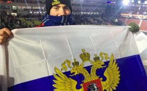 Американский болельщик развернул на трибунах флаг России на открытии Олимпиады