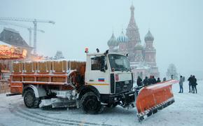 Московских водителей просят "уступить дорогу" коммунальным службам