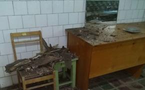 Школьница провалилась через крышу в комнату коммуналки в Кронштадте