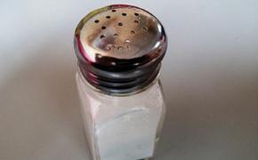 Диетологи назвали безопасную суточную дозу соли для человека