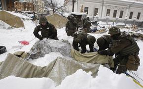 Украинские военные вернули Порошенко боевые награды