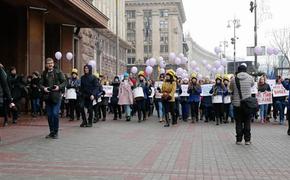 "Кастрюльный бой" за гендерное равенство прошел в Киеве, видео появилось в Сети