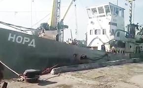 Опубликовано видео с задержанного Украиной российского судна