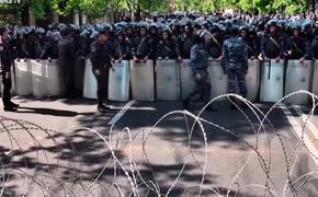 Оппозиция в Армении создает комитеты "бархатной революции"
