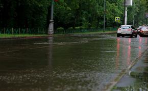 Улицу в Щелково затопило водой