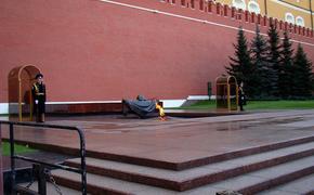 Президент России возложил венок к Могиле Неизвестного Солдата