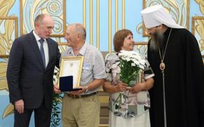Борис Дубровский и митрополит Никодим наградили еще 16 семей-долгожителей