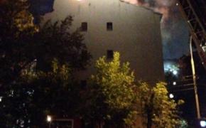 В сети опубликовано видео пожара в доме на Пятницкой в Москве