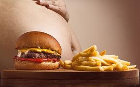 Диетологи объяснили, почему все больше россиян страдают ожирением