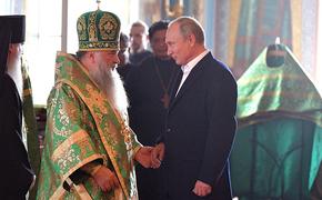 Путин принял участие в литургии  в храме на Валааме