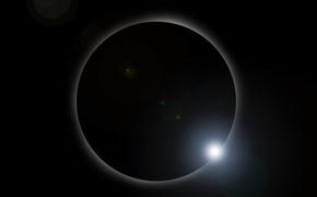 В пятницу 13-го произойдет уникальное солнечное затмение суперлуной