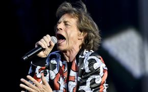 Солист The Rolling Stones послушал церковный хор в храме Василия Блаженного
