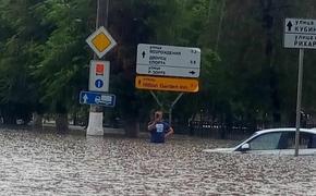 В Волгограде устраняют последствия ливня