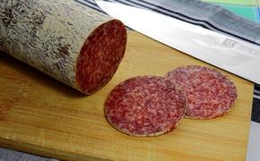 Эксперт оценил идею о запрете считать колбасой товары с низким содержанием мяса