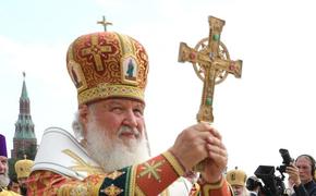 Патриарх Кирилл освятил мед и призвал молиться о суверенитете России
