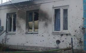Украинские военные расстреляли дом из крупного калибра