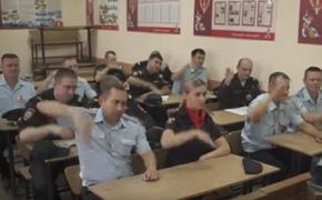 Видео с танцем сибирских полицейских набирает популярность в Сети