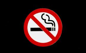 Роспотребнадзор не поддержал предложение вернуть в аэропорты курительные комнаты