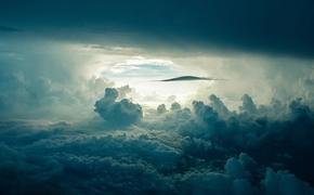 NASA показало на видео необычные светящиеся облака