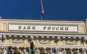 Банк России разъяснил, как распознать действия мошенников по картам