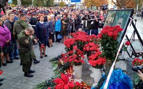 В Донецке помянули Александра Захарченко (Фоторепортаж)