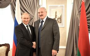 Лукашенко в своем доме угостил  Путина домашними драниками